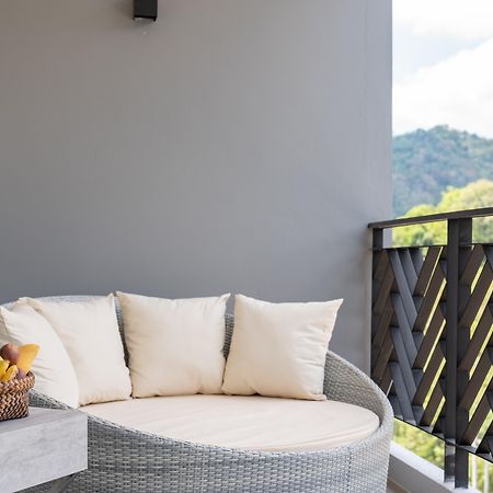 Anana Ecological Resort Krabi - Sha Extra Plus Ao Nang Dış mekan fotoğraf A balcony with a rattan chair
