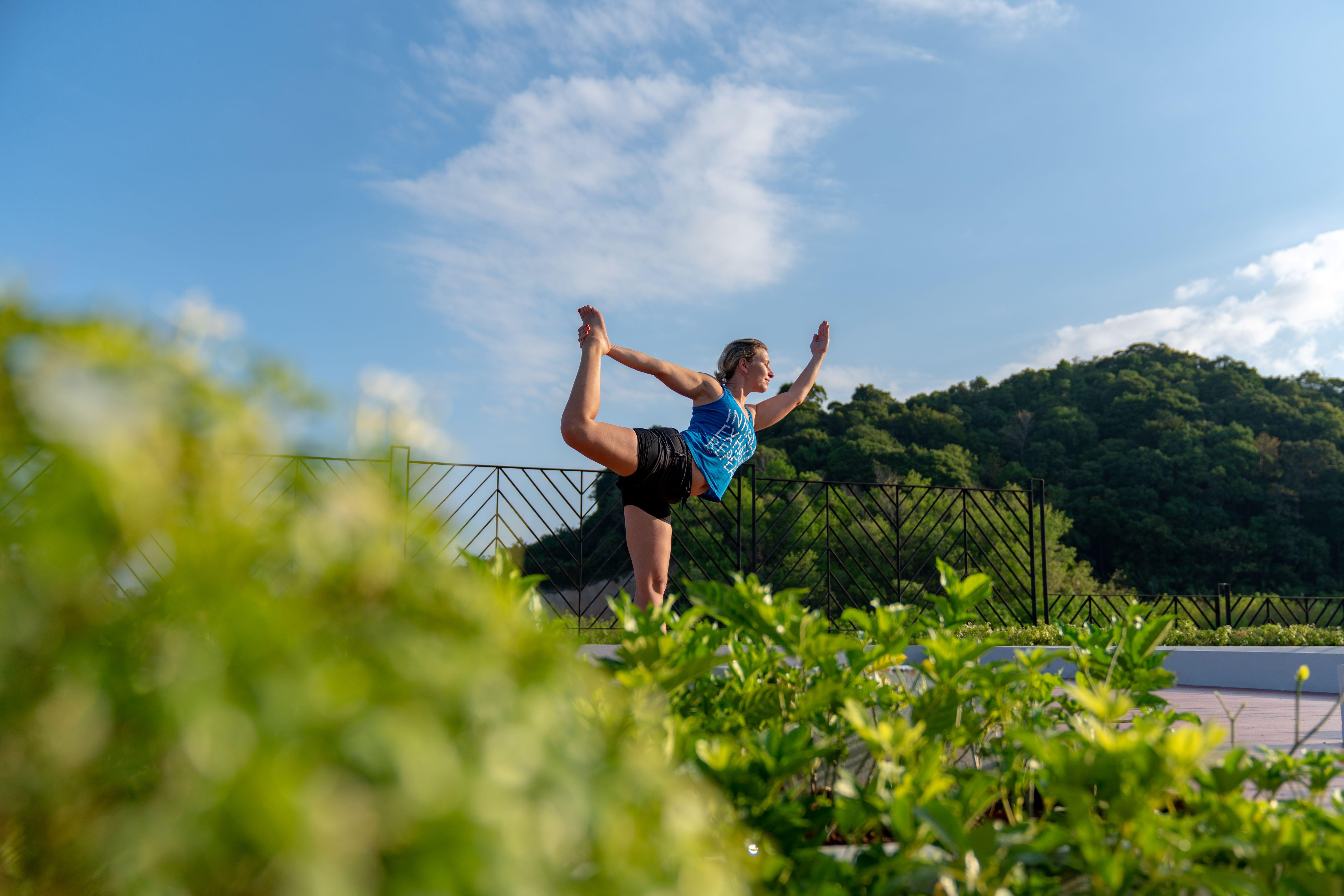 Anana Ecological Resort Krabi - Sha Extra Plus Ao Nang Dış mekan fotoğraf A woman practicing yoga