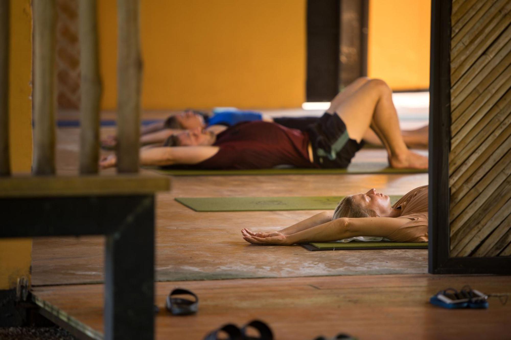 Anana Ecological Resort Krabi - Sha Extra Plus Ao Nang Dış mekan fotoğraf People practicing yoga