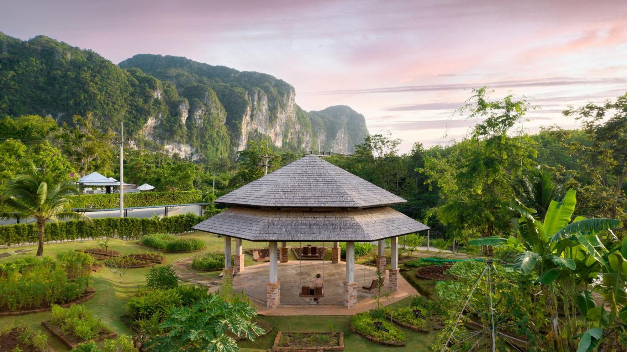Anana Ecological Resort Krabi - Sha Extra Plus Ao Nang Dış mekan fotoğraf The pavilion at the park